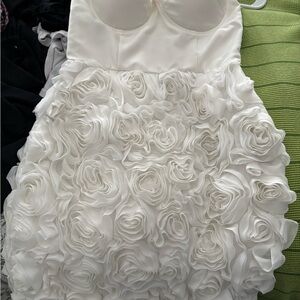 Elegant White Strapless Dress with Floral Design